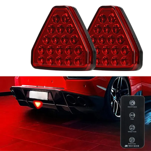 Troisième <span class=keywords><strong>feu</strong></span> stop <span class=keywords><strong>triangulaire</strong></span> style F1 - Lampe de sécurité arrière clignotante 12V - Product Image 2