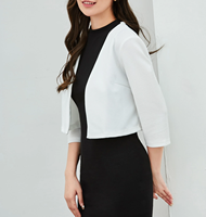 Veste de costume courte chic et classique blanche à manches 3/4 pour femme, idéale pour le bureau et les occasions professionnelles