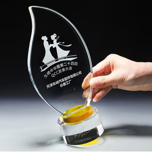 Premio de Cristal K9 Transparente Grabado Personalizado - Regalo de Honor Premium para Formación de Equipos, Excelencia en Ventas y Celebraciones de Aniversario - Product Image 2