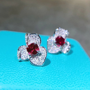 Orecchini a Perno con Fiore per Donne, Accessorio Semplice per l'Uso Quotidiano Autunno-Inverno, Gioiello di Moda per Outfit - Product Image 5