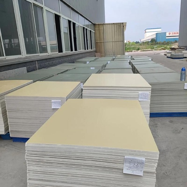 SPC Hybrid Waterproof Anti-Slip Vinyl Plank Rigid Core LVP LVT Click Flooring for Hospital Indoor Renovation