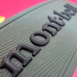 Etiquetas de PVC con logotipo personalizado, parches de goma cosidos, etiquetas termoadhesivas, lavables y duraderas para ropa, bolsos y carteras. - Product Image 2