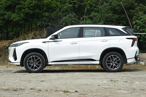 Voitures d'occasion 2024 Changan CS75 PLUS 1.5T Essence 5 Portes 5 Places SUV Conduite à Gauche Toit Ouvrant Haute Performance Faible Kilométrage - Product Image 3