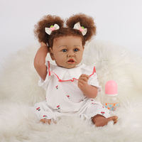 Vente en gros de poupées reborn réalistes de filles noires de 22 pouces avec vêtements et jouets, cadeau pour enfants