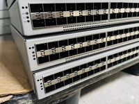 Switch Stackable Seri 9200 N9K-C92160YC-X-SY 48-Port 208Gbps dengan QoS SNMP Kapasitas 3.2Tbps untuk Jaringan Pusat Data