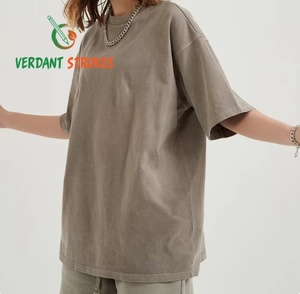 Traques vertes. Shorts de mode pour hommes 100% coton personnalisés avec finition délavée à la pierre et au sel - Product Image 5