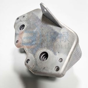 Refroidisseur d'huile moteur Audi Volkswagen 06E117021L, pièce de rechange pour système de radiateur de voiture - Product Image 1