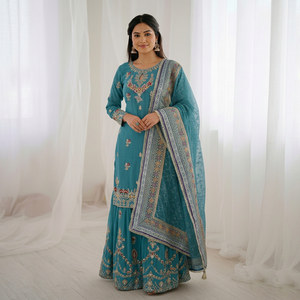 Robe de mariée indienne pakistanaise traditionnelle pour femme, en soie bleue brodée, longueur ras du sol, coupe classique, ensemble ethnique - Product Image 1