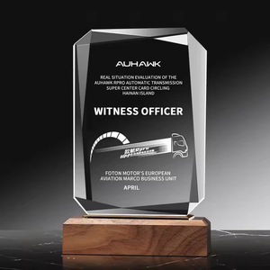 גביע קריסטל שקוף מרובע K9 עם בסיס עץ, פרס לחריטה בלייזר - Product Image 4