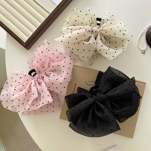 Pinza de pelo grande con lazo de malla, accesorio de tela con puntos ondulados, pinza de plástico tipo tiburón - Product Image 4