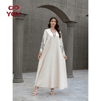 Robe longue musulmane pour femmes, col en V, broderies et pompons, élégante robe arabe Abaya, SW037 Moyen-Orient.