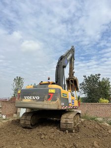 Excavatrice sur chenilles hydraulique Volvo EC220DL de 22 tonnes, d'occasion, excellente stabilité, en excellent état, disponible en stock - Product Image 2