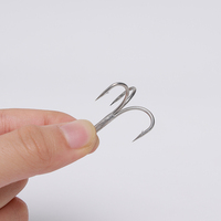 Hameçons triples en acier au carbone de haute qualité, robustes et personnalisés, pour la pêche en eau salée, la pêche à la traîne, pour le bar, la truite, le brochet, le calmar TUOTUO 6066