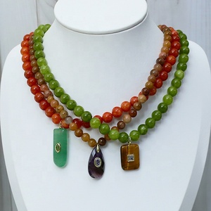 Collier en perles de pierre faites à la main, chaîne multicolore, collier classique pour femmes, bijoux de mode - Product Image 1