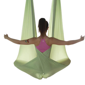 Ensemble <span class=keywords><strong>de</strong></span> hamac <span class=keywords><strong>de</strong></span> fitness en nylon <span class=keywords><strong>de</strong></span> 4m pour l'exercice d'inversion <span class=keywords><strong>de</strong></span> charge volante anti-gravité Pilates gymnastique et yoga aérien pour le <span class=keywords><strong>camping</strong></span> randonnée - Product Image 6