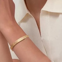 Bracelet en acier élastique Love Screw