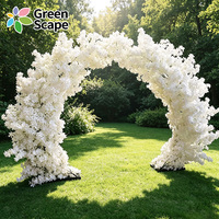 Arche de mariage à thème délicat, arche florale artistique pour une scène de mariage romantique
