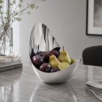Bol à fruits ovale sculptural moderne en acier inoxydable poli, durable, pour la décoration de la maison, les fêtes et comme centre de table.