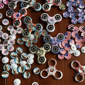 Venta al por Mayor de Fidget Spinners de Tres Brazos, Juguetes EDC de Plástico ABS para Aliviar el Estrés - Product Image 4