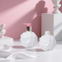 Bouteille pompe géodésique en PE de 100 ml pour désinfectant pour les mains, lessive, shampoing, avec logo personnalisé, rechargeable, distributeur de voyage, col de 16 mm
