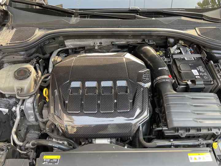 VW ゴルフ V GTI用 カーボン製 エンジンカバー VW ゴルフ V GTI用 カーボン製 エンジンカバー VW フォルクス