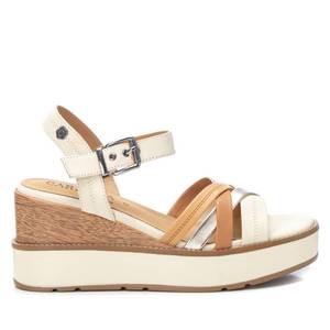 Sandales compensées femme Carmela beige à plateforme et lanières avec boucle à la cheville - Product Image 1