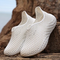 Chaussures aquatiques unisexes 3D en nid d'abeille, sabots EVA, pantoufles respirantes à enfiler, chaussures de plage et de piscine à séchage rapide, sandales pour hommes