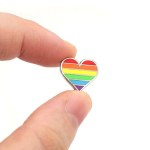 Épingles de fabrication chinoise en gros, épingles de luxe de haute qualité, épingles métalliques personnalisées, badge de revers arc-en-ciel de fierté <span class=keywords><strong>LGBT</strong></span>, épinglette en émail dur gay, <span class=keywords><strong>cœur</strong></span> - Product Image 3