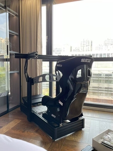 ชุดจำลองการแข่งรถเสมือนจริงรุ่นใหม่ล่าสุด 40160 Elite พร้อมชุดอุปกรณ์ครบครัน เบาะนั่งตามหลักสรีรศาสตร์ และขาตั้งจอภาพสามจอ - Product Image 4