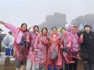 Poncho antipioggia in PE con tasca impermeabile monouso in plastica di supporto OEM con LOGO - Product Image 3