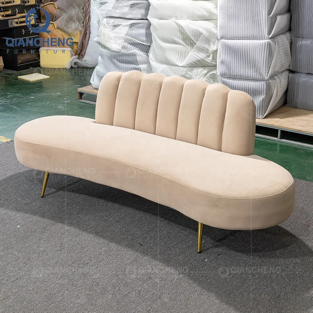 QIANCHENG-sofá de terciopelo con marco de madera para sala de estar, estilo italiano francés, venta al por mayor