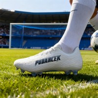 Chaussures de football pour jeunes, respirantes, de haute qualité, fabriquées sur mesure par le fabricant, OEM, professionnelles et tendance.