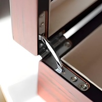 Étui rigide pour lunettes en bois carré, certifié Global Recycled Standard, offre une protection aux lunettes et présente les lunettes clairement