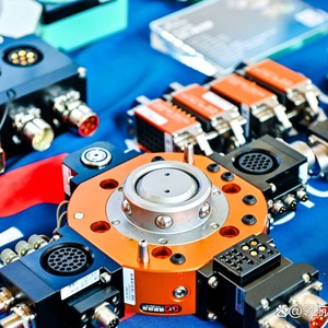 Robot Guía LTC-0120C: Placa de Cambio Rápido para Dispositivos y Herramientas del Fabricante - Product Image 2