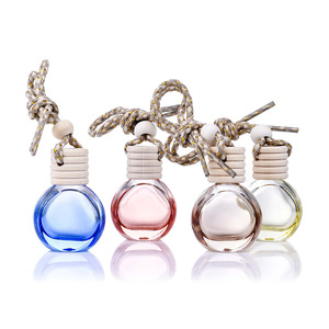 Bán Buôn Gỗ Treo Xe Hương Thơm Khuếch Tán 8Ml 10Ml Làm Mát Không Khí Cube Frosted Xe Treo Chai Nước Hoa Với Gỗ Cap - Product Image 1