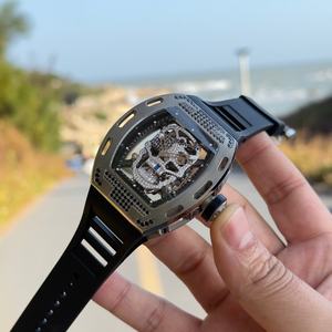 Reloj mecánico de moda para hombre con correa de silicona brillante de estilo empresarial, resistente al agua, con esfera digital y cierre oculto. - Product Image 5