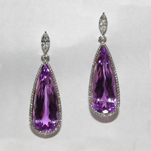 Orecchini Pendenti Lunghi a Goccia Viola con Cristalli Pavé per Donna, Eleganti Accessori per Abiti da Sera - Product Image 4
