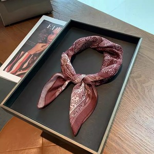 Pañuelo Cuadrado Pequeño de Seda Artística con Diseño Paisley de Alta Gama en Algodón y Lino, Pañuelo Cálido para el Cuello para Otoño e Invierno - Product Image 1