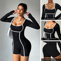 Combinaison de yoga sexy à imprimé léopard pour femmes, coupe ajustée, avec tissu en spandex/nylon respirant, manches longues et shorts pour le fitness