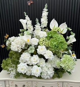 Personnalisez votre composition florale de 1M pour allée de mariage, avec lys Calla et hortensias à toucher réel, mélange vert et blanc, pour centre de table et décoration événementielle - Product Image 5