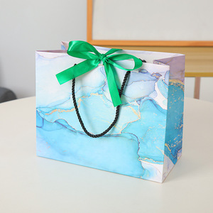 Sacs cadeaux en papier blanc de luxe écologiques en gros avec poignées en ruban personnalisables pour chaussures et vêtements - Product Image 3