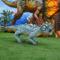 Chien robot animatronique personnalisé intégré pour un jeu interactif sur le thème des dinosaures