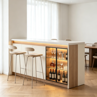 Meuble de bar moderne personnalisé, durable et écologique, avec vitrine à vin, éclairage LED, dessus en pierre, bordure en bois, comptoir îlot, OEM ODM