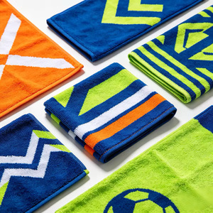 Serviette de bain à séchage rapide personnalisée avec logo et slogan CCH, idéale pour les événements sportifs et les marathons. - Product Image 2