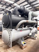 Unidad de Refrigeración Comercial de Gran Capacidad con Enfriador de Tornillo de Frecuencia Variable de 1077KW R134a Refrigerado por Agua, Usada