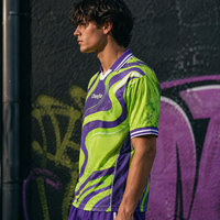 Jersey Sepak Bola Retro Hijau Neon Pola Bergelombang Kaos Sepak Bola Vintage Bernapas Custom Maillot De Foot