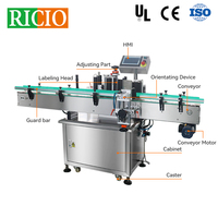 Machine d'étiquetage verticale entièrement automatique RICIO OEM ODM de type en ligne avec pince auto-adhésive pour bouteilles rondes et ovales