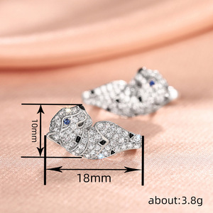 Orecchini a forma di ghepardo per donna, con micro pavé di zirconi, design animale, gioielli alla moda. - Product Image 4