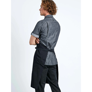 Tablier de cuisine en toile noire à dos croisé avec logo personnalisé DUOLAI pour hommes et femmes avec bretelles réglables et poches - Product Image 2