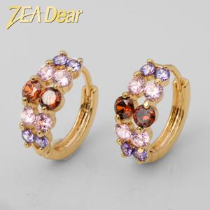 Pendientes de Aro Modernos y Elegantes Chapados en Oro de 18K con Circonita Amarilla - Product Image 1